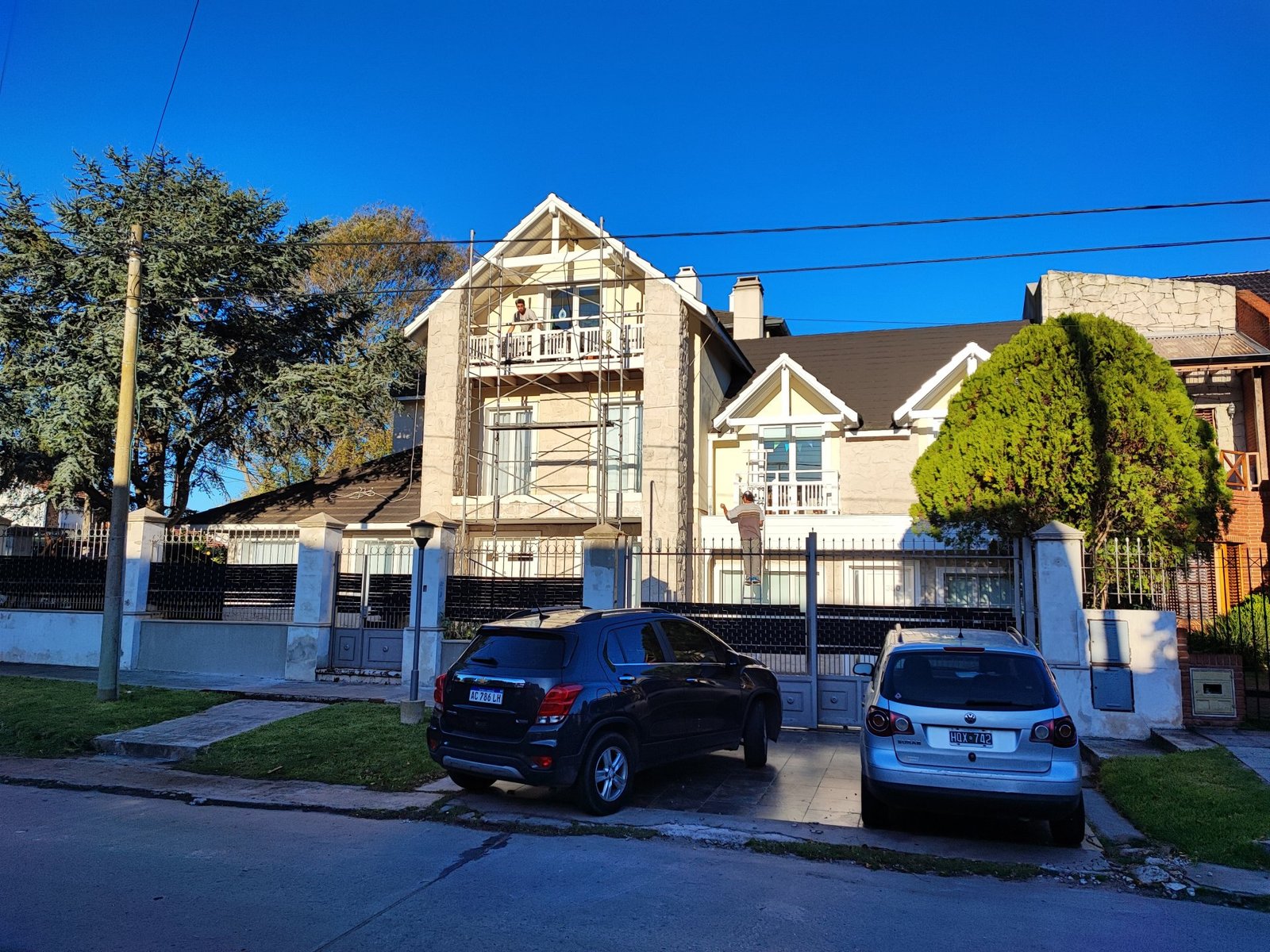 Andamio montado en fachada para trabajos en altura en una vivienda de Mar del Plata
